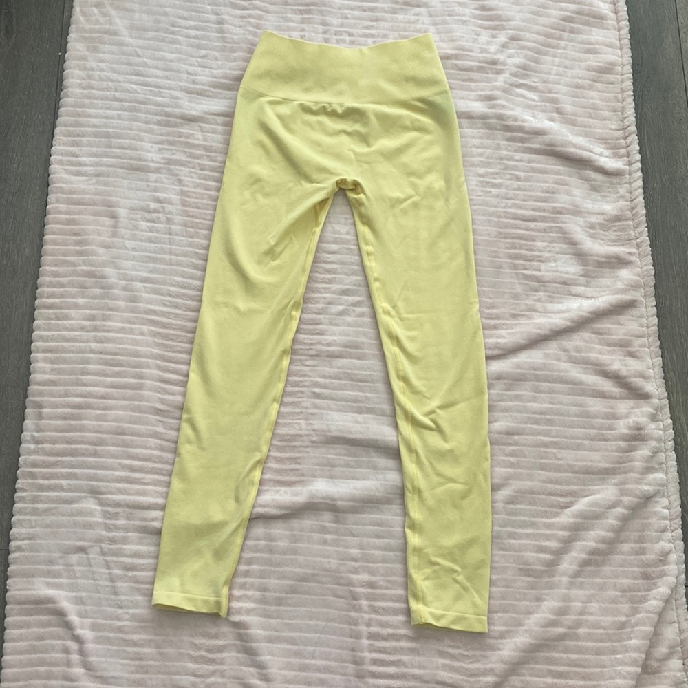 Alphalete Amplify Leggings - Size M, Yellow
